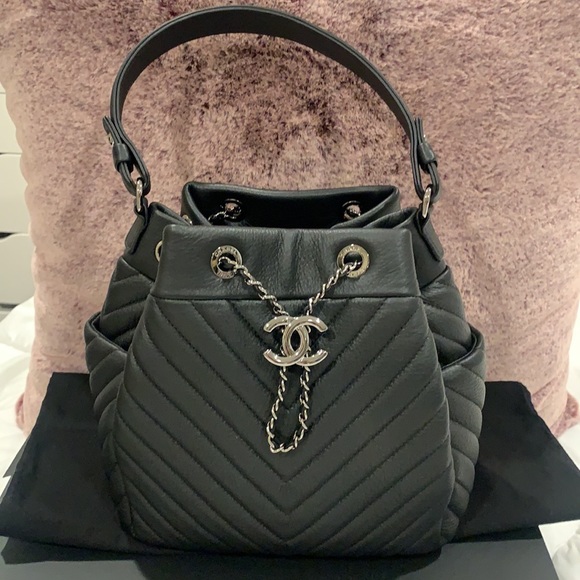 Auth. Chanel black deerskin drawstring bucket bag shiny rhw crossbody handbag - Picture 9 of 17